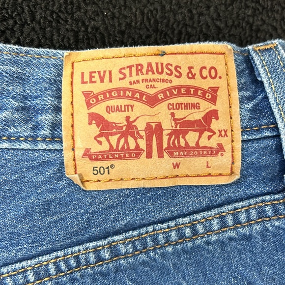 Levi’s Jean Shorts - Picture 3 of 5